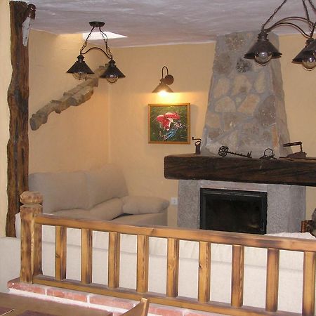Hostal Rural Las Cuatro Calles San Martin del Pimpollar Bagian luar foto