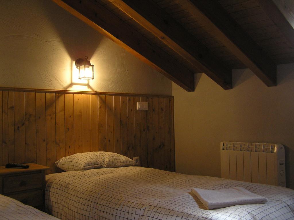 Hostal Rural Las Cuatro Calles San Martin del Pimpollar Bagian luar foto
