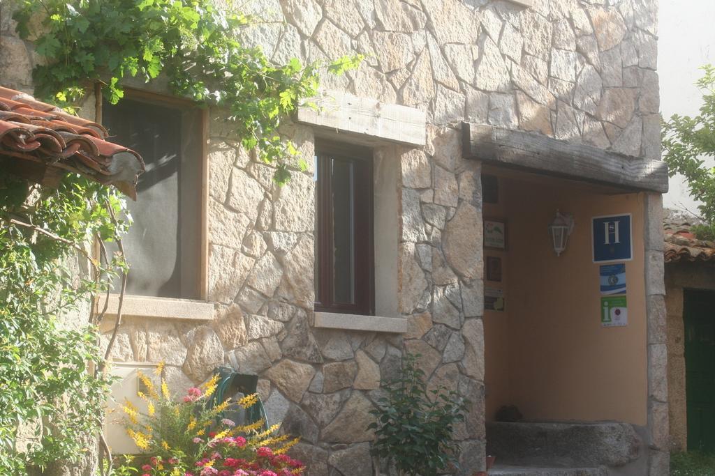 Hostal Rural Las Cuatro Calles San Martin del Pimpollar Bagian luar foto
