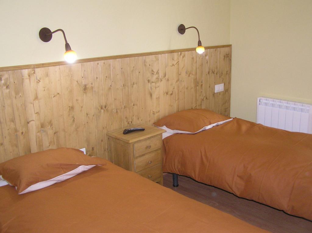 Hostal Rural Las Cuatro Calles San Martin del Pimpollar Bagian luar foto